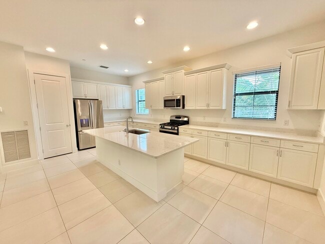 Building Photo - 3019 Franklin Pl