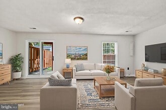 Building Photo - 306 Kings Crest Dr