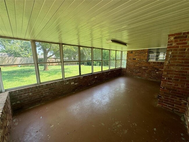 Building Photo - 345 Travis Cir