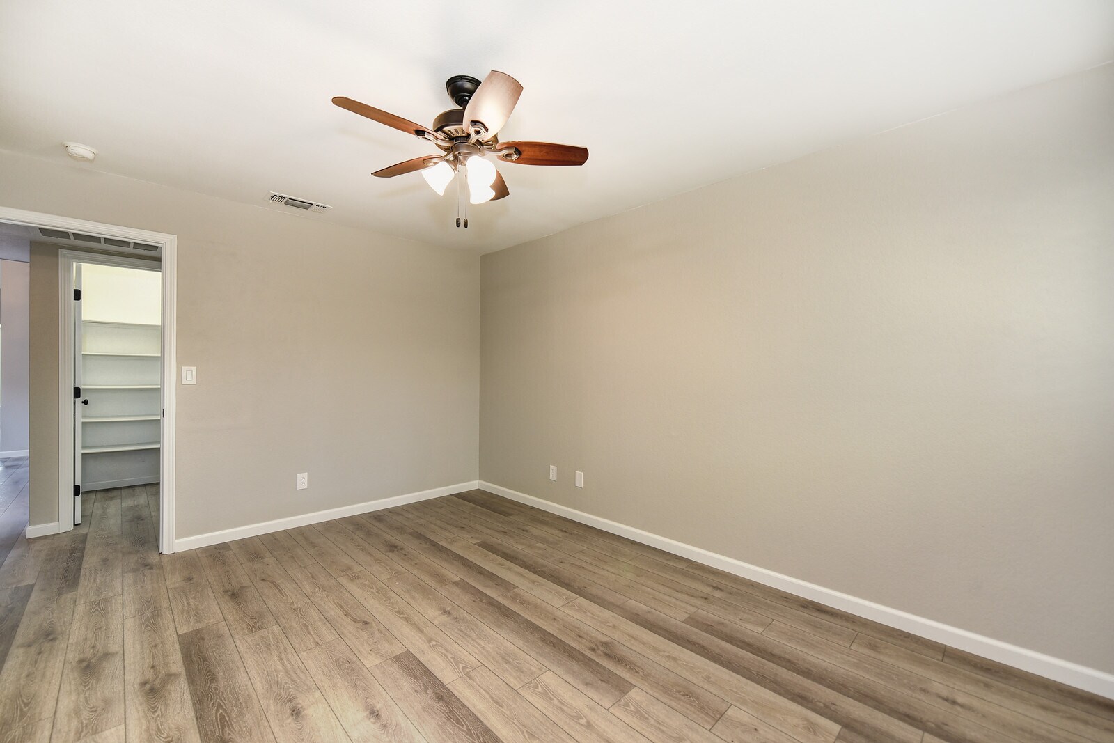 Building Photo - 6933 Trovita Way