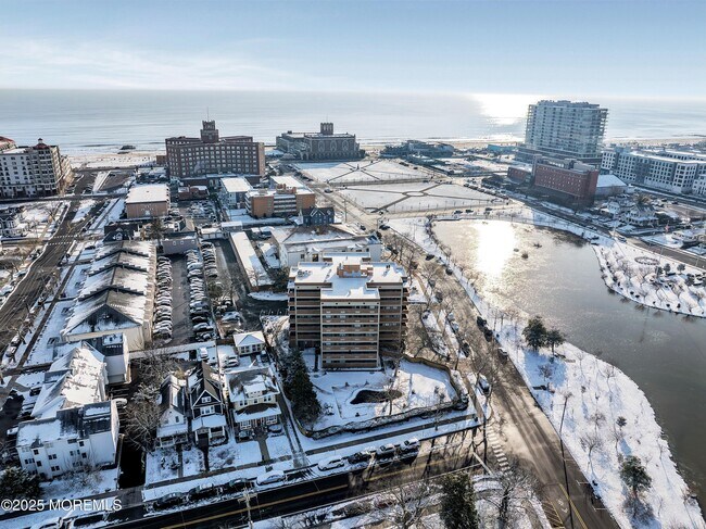 Building Photo - 321 Sunset Ave