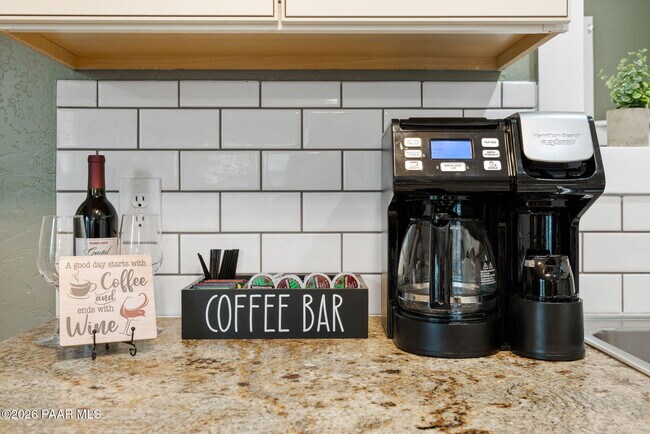 Building Photo - 805 Canyon Dr