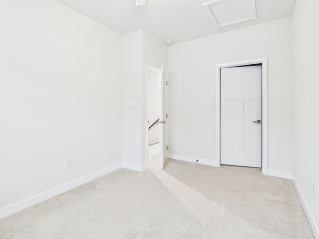 Building Photo - 428 Crofton Village Terrace