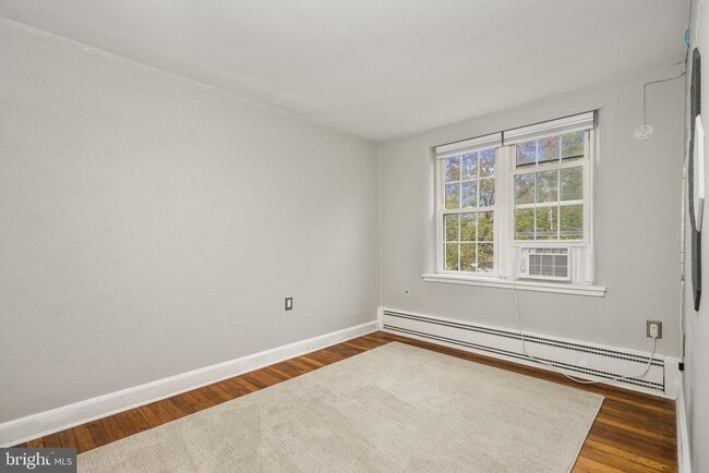 Building Photo - 200 Maplewood Dr