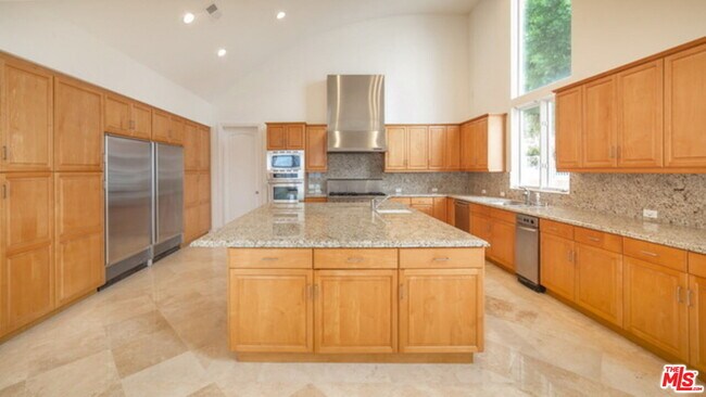 Building Photo - 14445 Mulholland Dr