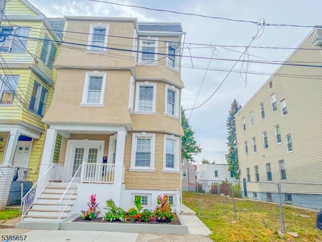 Primary Photo - 261 22nd St