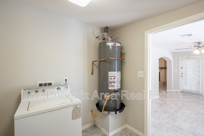 Building Photo - 522 E Balboa Dr