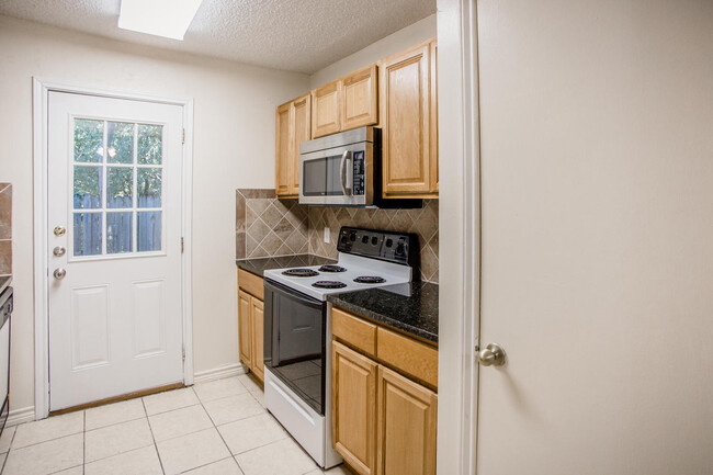 Building Photo - 813 Ranch Rd 12