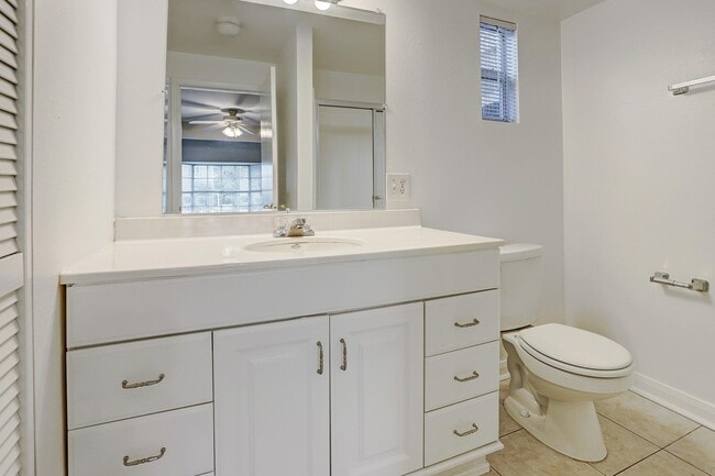 Building Photo - 2520 Shakespeare St