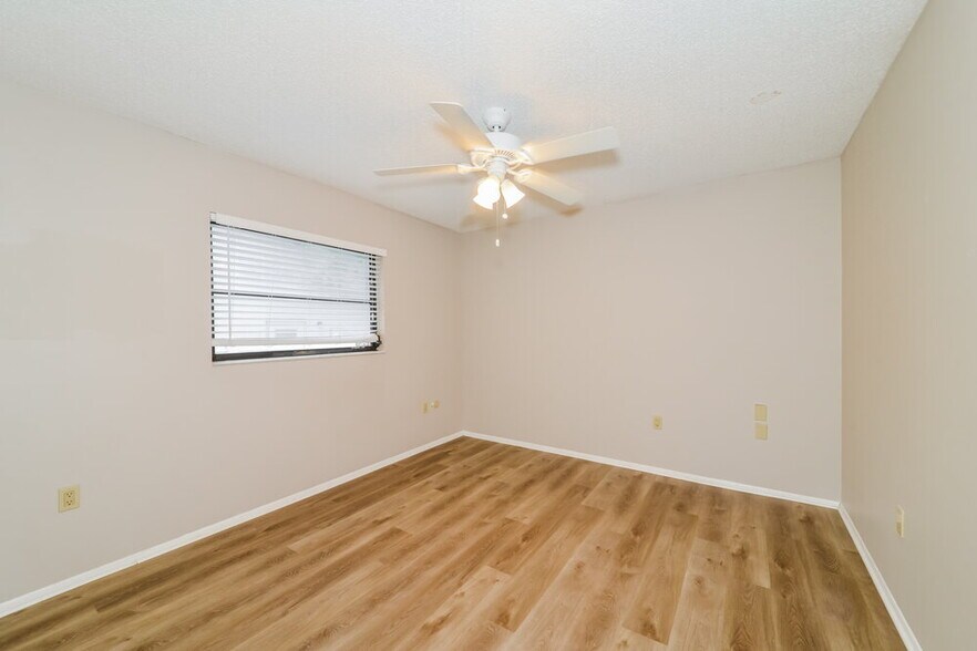 Building Photo - 5453 Colonial Oaks Blvd