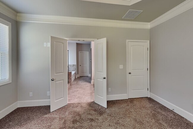 Building Photo - 6945 Daylily Ln