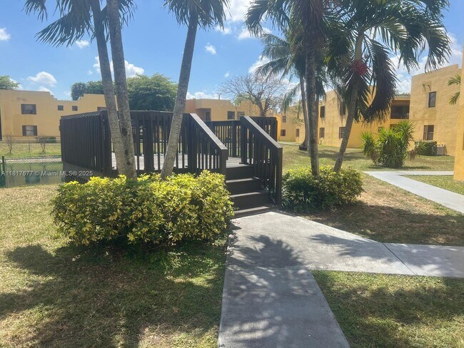 Building Photo - 560 NW 114th Ave