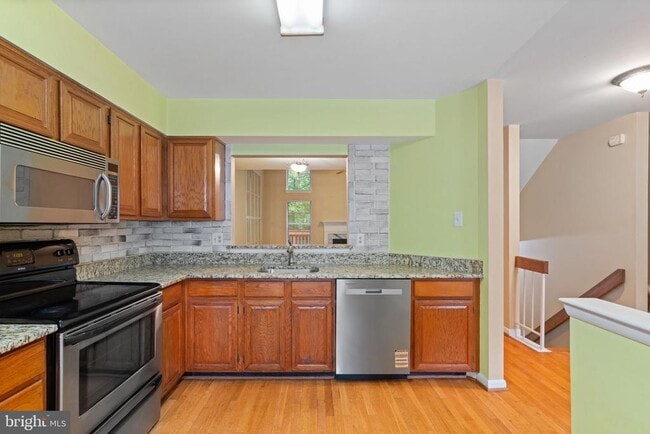 Building Photo - 8303 Linden Oaks Ct