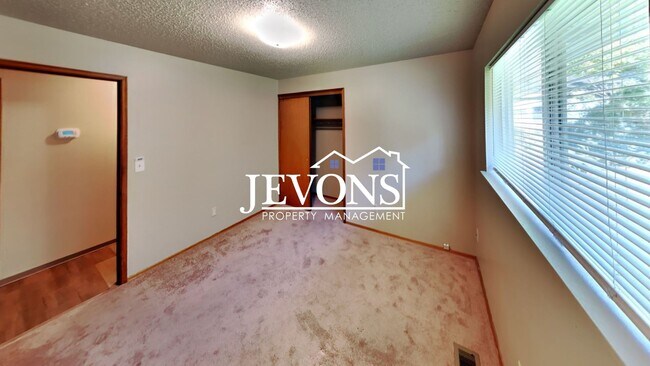 Building Photo - 109-111 N 69th Ave