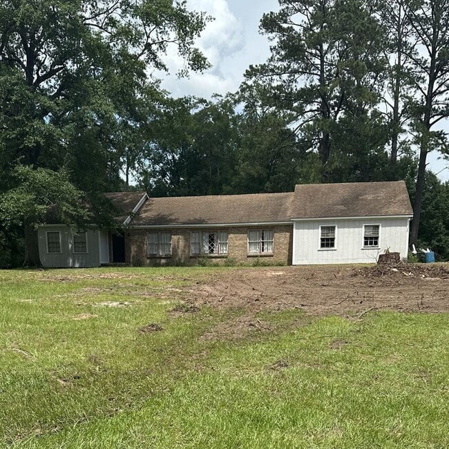 Primary Photo - 1040 Fort Dale Rd