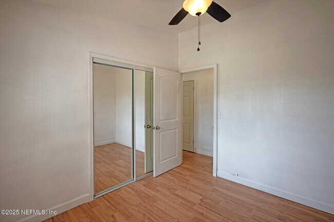 Building Photo - 2565 Burlingame Dr W