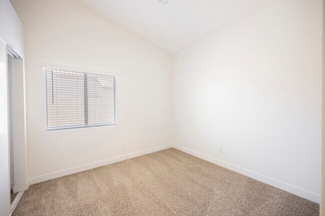 Building Photo - Henderson Single Story with Private Pool and RV Gate