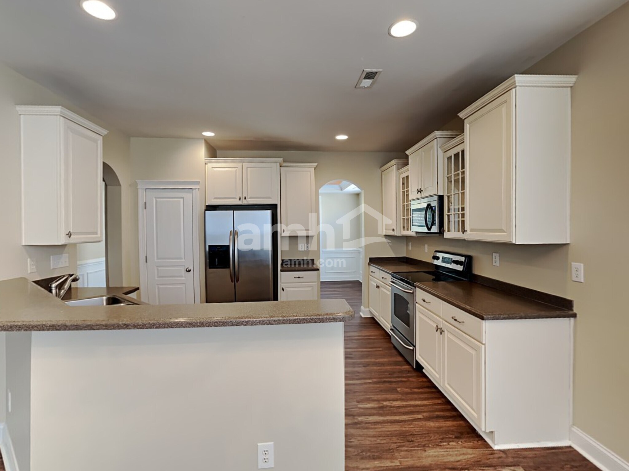 Building Photo - 8320 Willow Branch Dr
