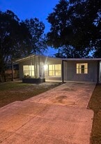 Building Photo - 4928 Shoshone St