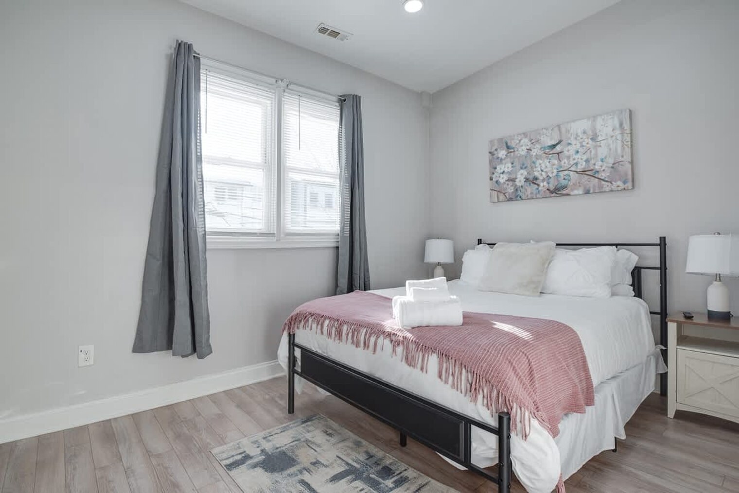 Building Photo - 1255 Raum St NE