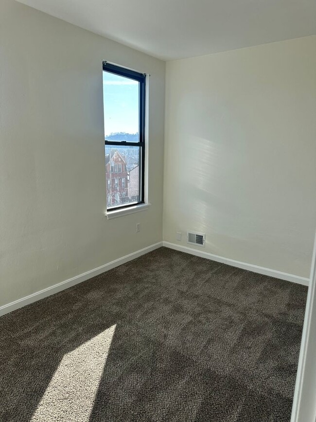 Building Photo - 941 Lamont St