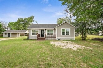 Building Photo - 657 E Commerce St