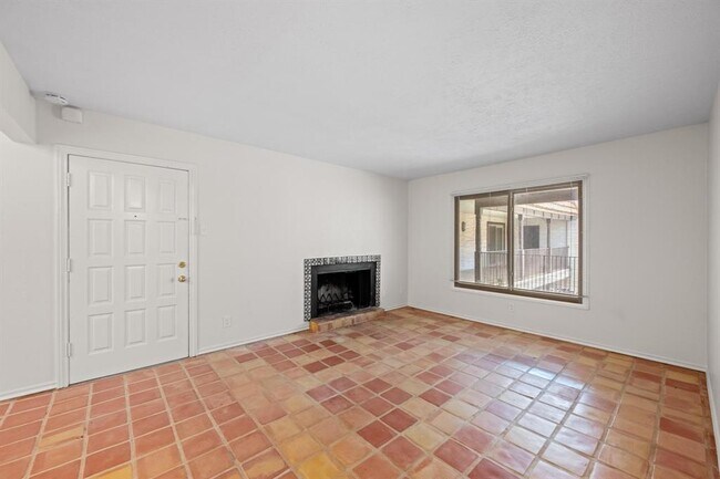 Building Photo - 505 W 7th St