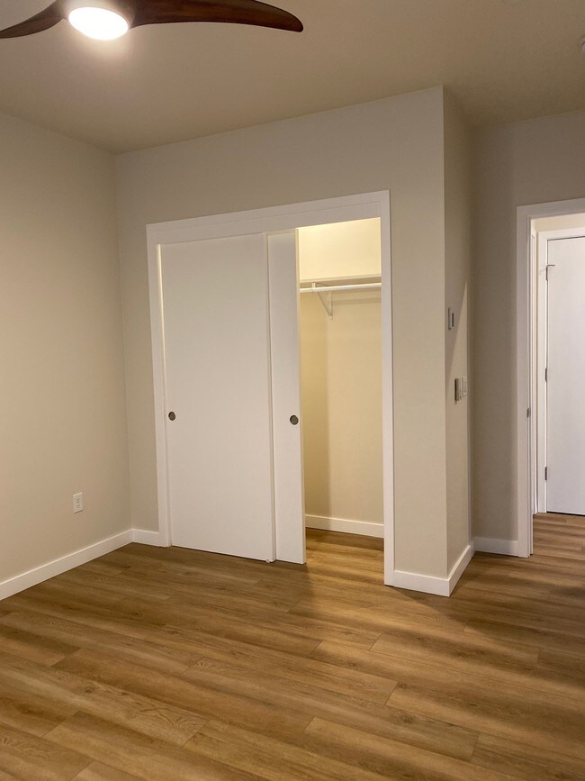 Building Photo - 689 Stoneridge Dr