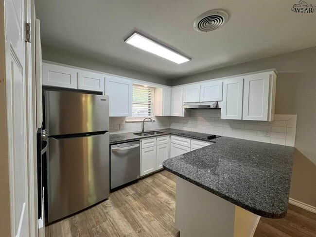 Building Photo - 5503 Hooper Dr