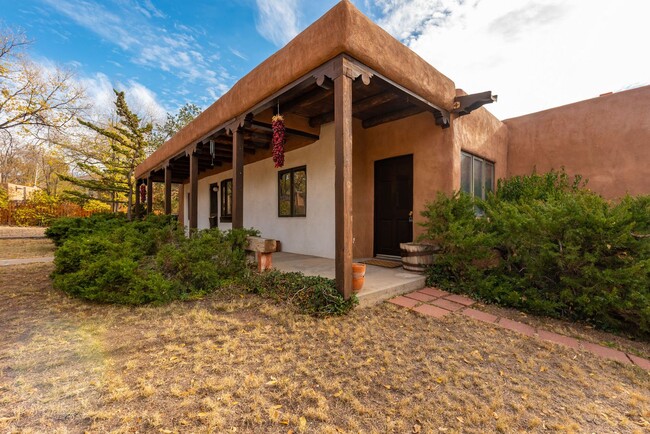 Building Photo - Santa Fe Authentic Home in Downtown Santa Fe!