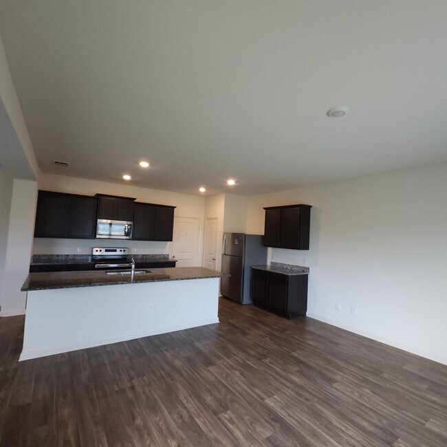 Building Photo - Move-In Special! SAVANNAH PLACE 4 bedroom In Converse, TX