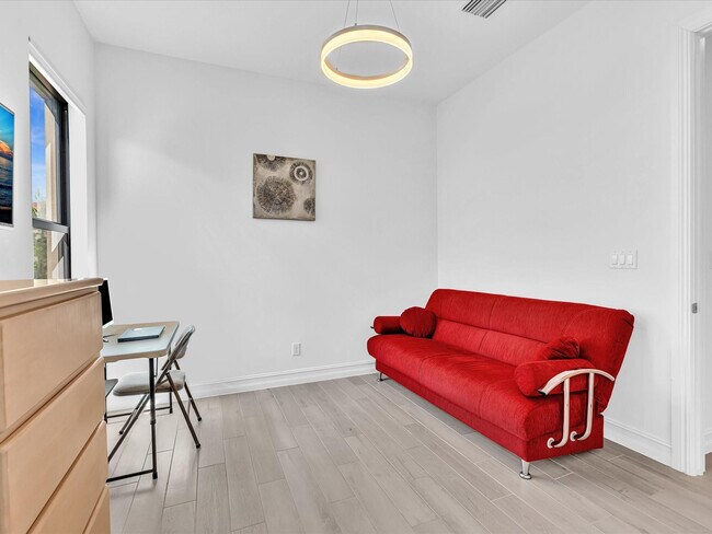 Building Photo - 8928 Bastille Cir E