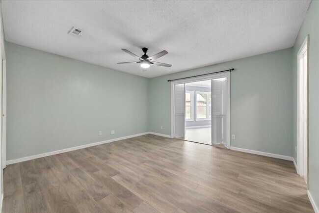 Building Photo - 106 Wind Creek Ln
