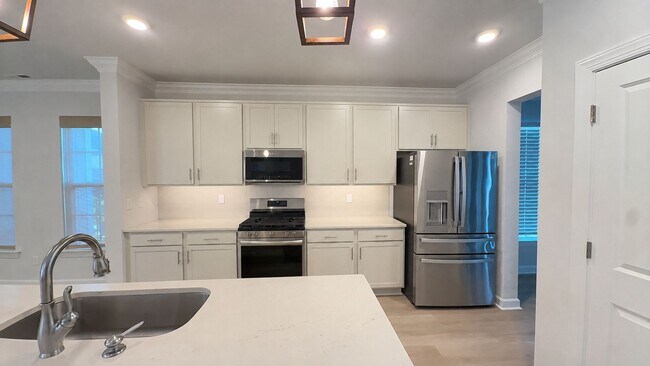 Building Photo - 2218 Sanibel Ln