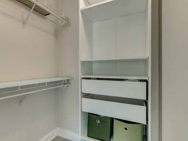 Building Photo - 1074 Peachtree Walk NE