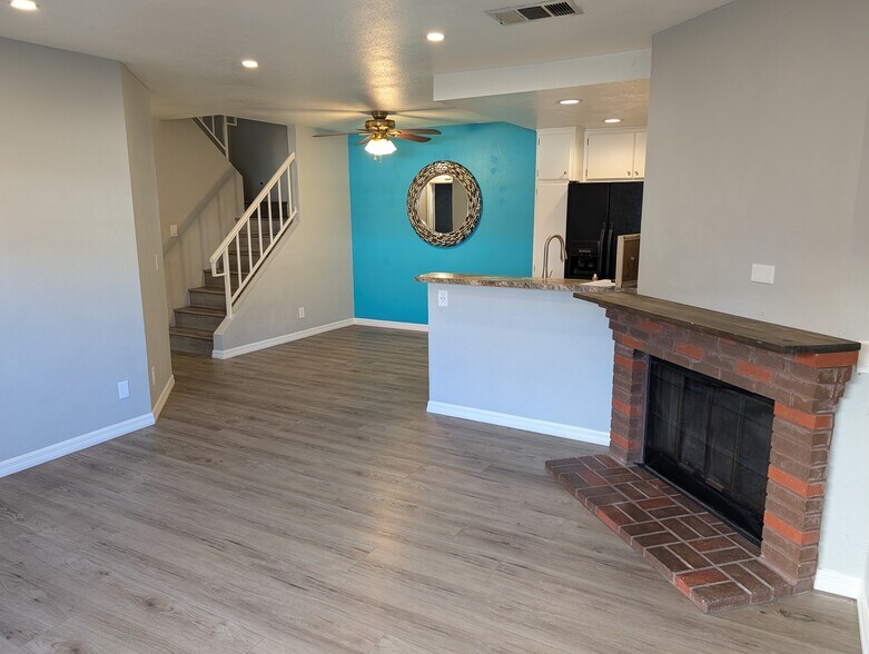 Building Photo - 10170 Palm Glen Dr