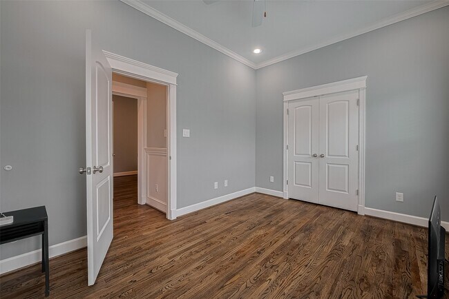 Building Photo - 2106-Bidwel1 Drive