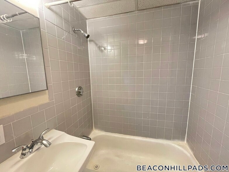 Building Photo - 44A Joy St