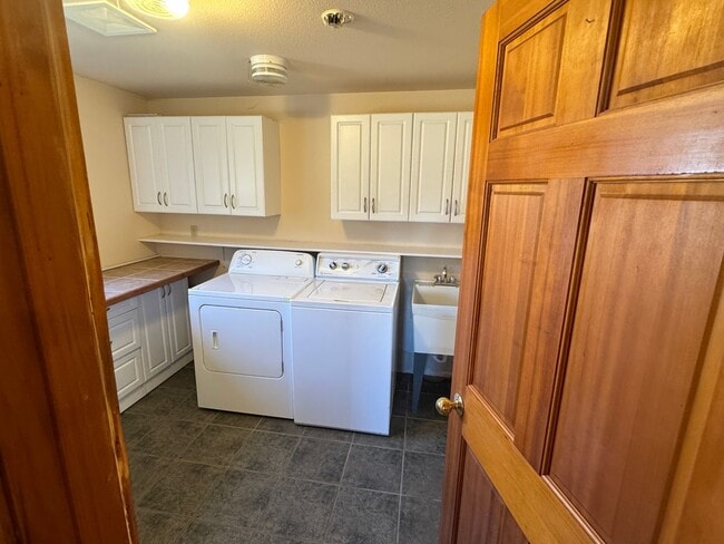 Building Photo - 3 Bedroom Home on Two Acres
