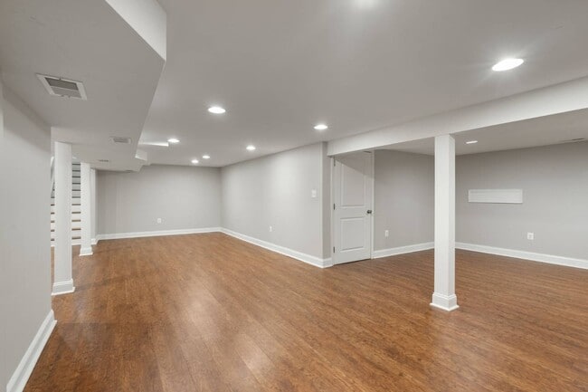 Building Photo - 1516 Cedarwood Dr