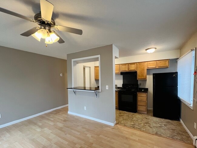 Building Photo - 2740 Pleasant