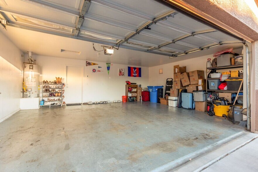 Garage - 2213 S 65th Dr