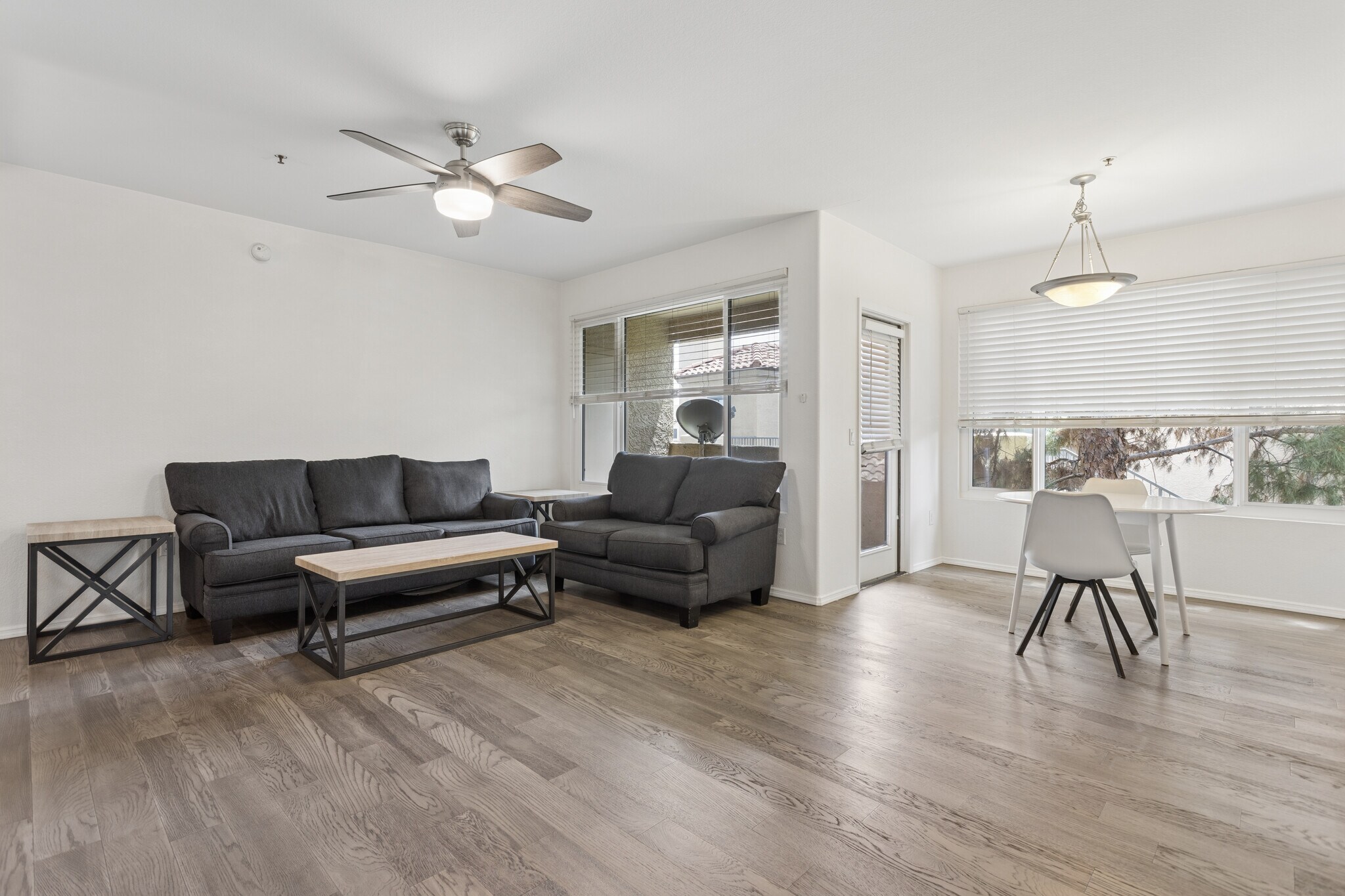 Great Room - 4925 E Desert Cove Ave