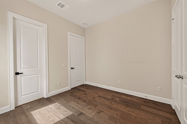 Building Photo - 616 Cape Capri Dr