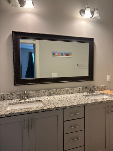 Building Photo - 3855 Academy Dr