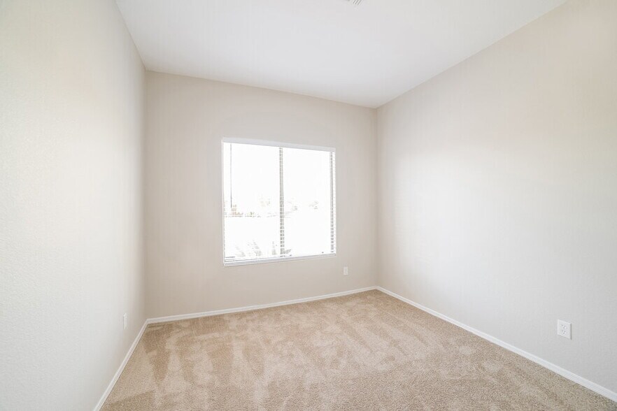 Building Photo - 6605 W Range Mule Dr