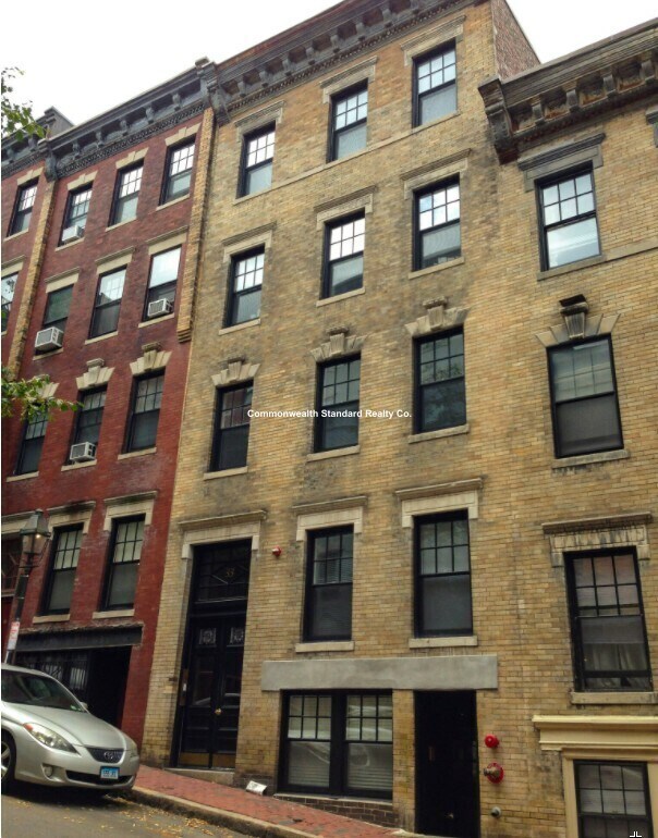 Building Photo - 33 Anderson St