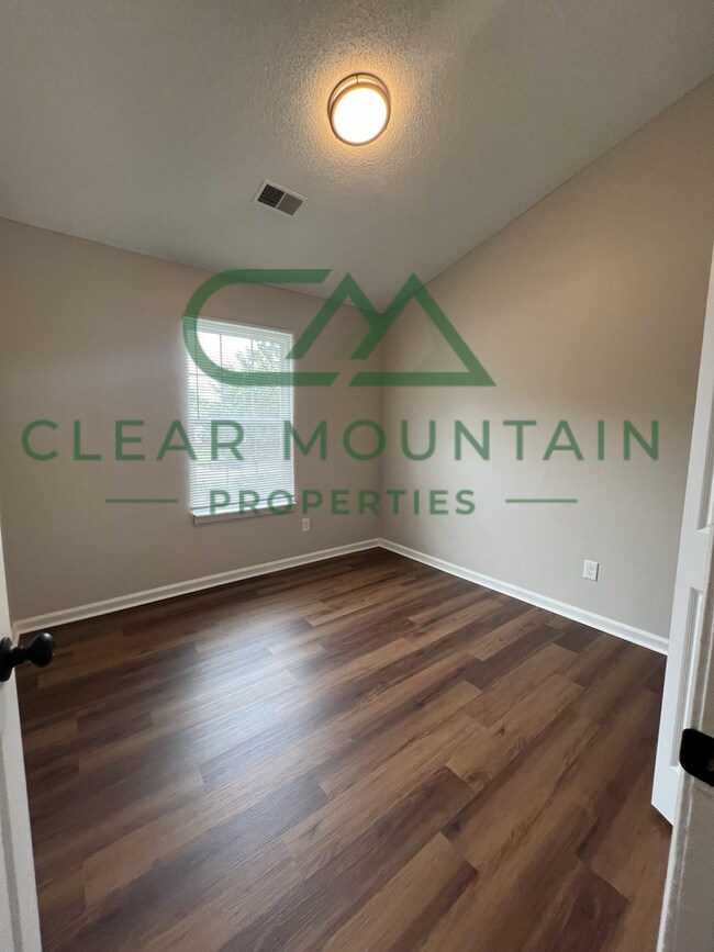 Building Photo - MOVE-IN SPECIAL! 1 MONTH FREE - Modern Upd...