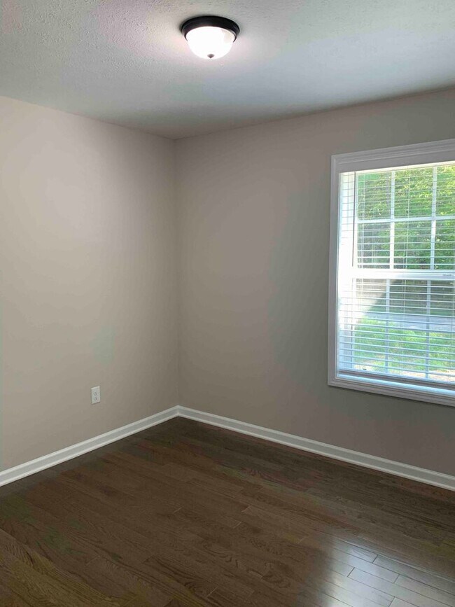 Building Photo - Charming 3 Bedroom Home in Private Setting in Tullahoma...