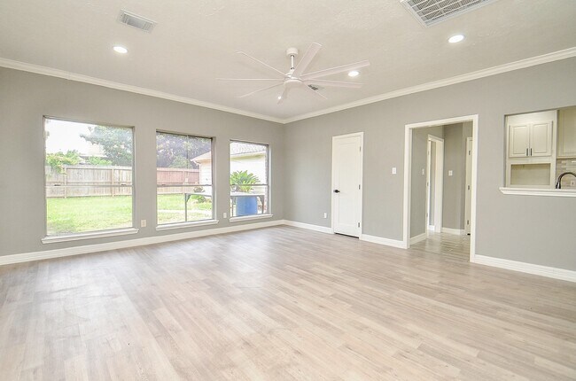 Building Photo - 9211 Abbey Chase Ln